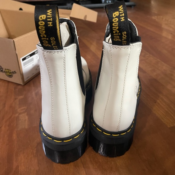 LIKE NEW White Dr Martens Chelsea Boots - Picture 5 of 9